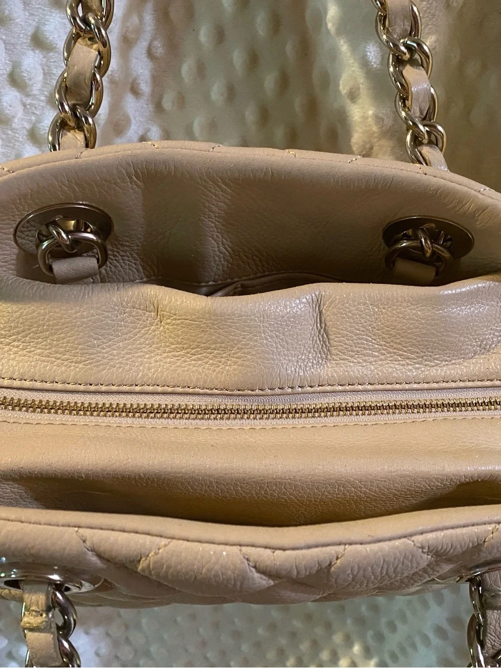 kate spade Quilted Leather Shoulder Bag in Cashew w/ Chain Straps & storage bag.